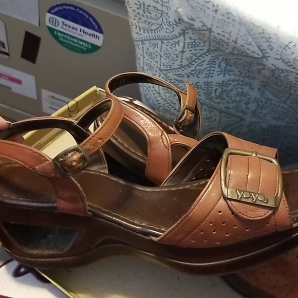 Shoes - Picture 3 of 6